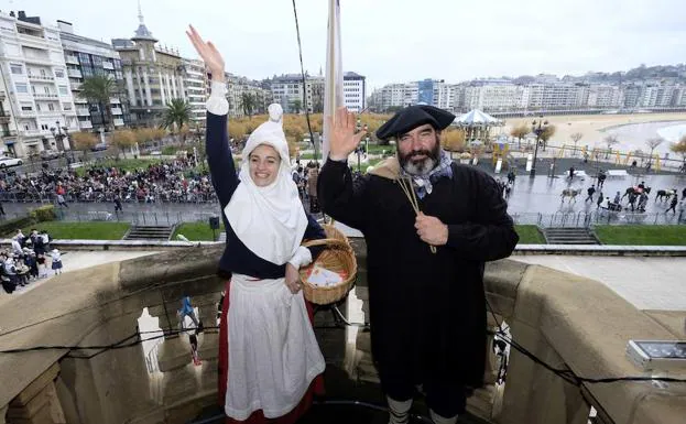 Olentzero y Mari Domingi recibirán a los más pequeños el día 24 en el Ayuntamiento de San Sebastián.