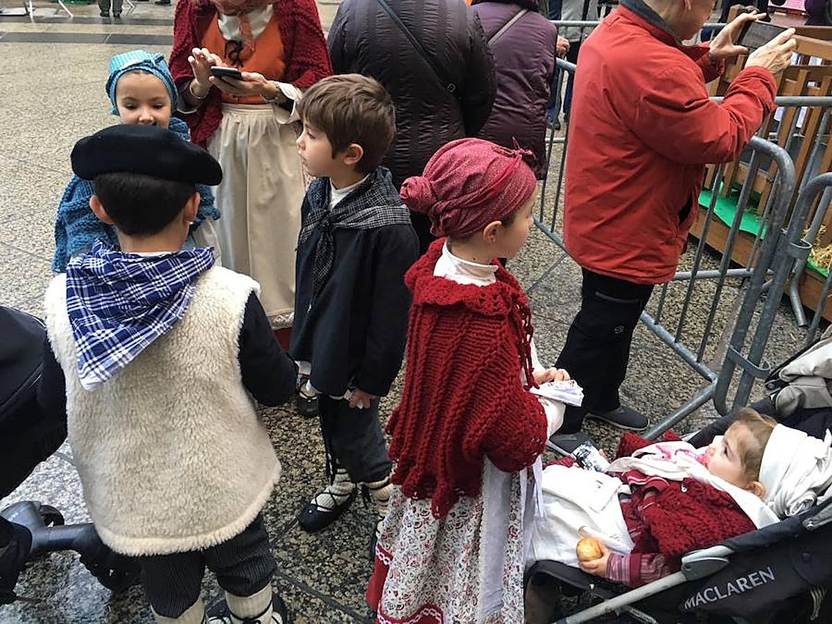 Arranca el Santo Tomas de 2017 y la plaza Constitución ya está lista para recibir a la gente. Los más madrugadores ya han podido ver a Úrsula.