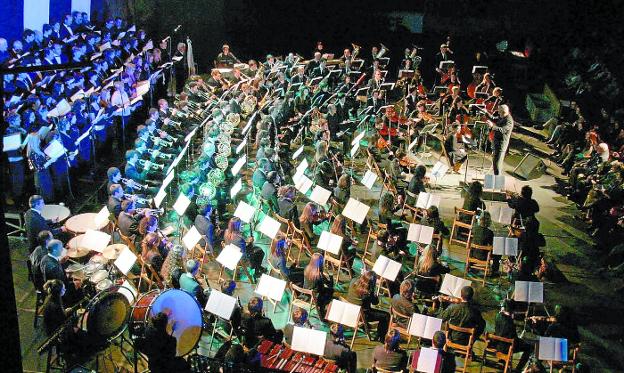 Concierto. Cerca de doscientos protagonistas entre instrumentistas y vocalistas protagonizarán el 'tutti' que cierra la actuación. 