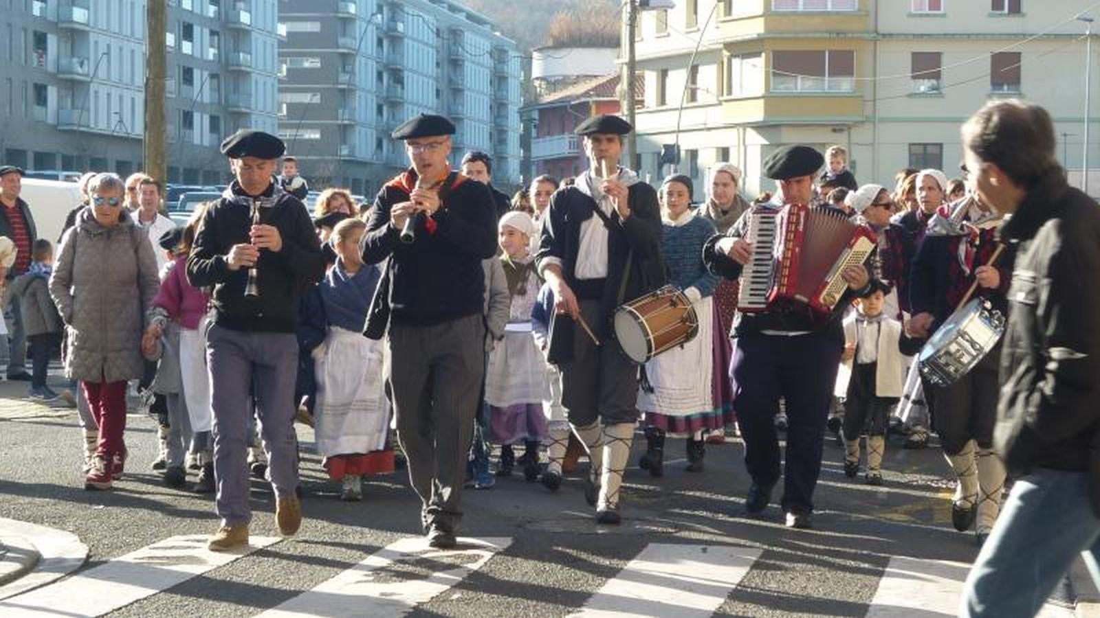Olentzero y Mari Domingi llegan a Pasaia