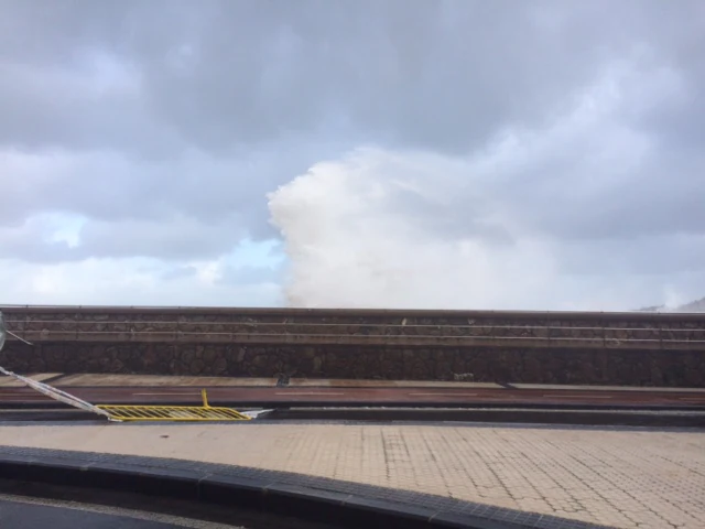 El viento, la lluvia y las olas son las protagonistas de esta jornada