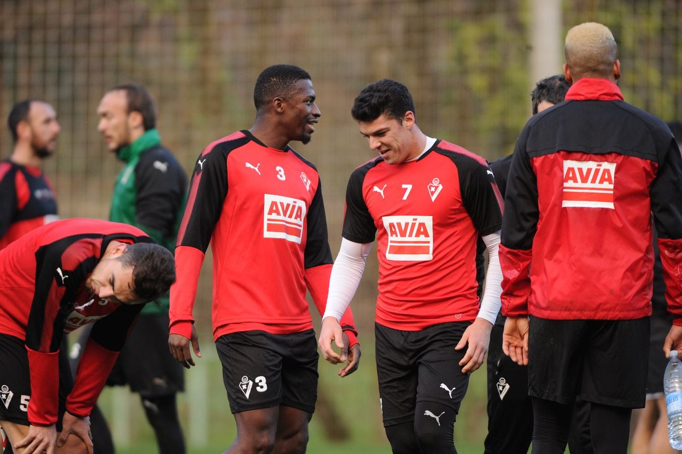 El centrocampista senegalés con pasaporte francés Pape Diop, segundo fichaje del Eibar en el mercado de invierno, se ha estrenado con sus compañeros este sábado en el entrenamiento desarrollado en Atxabalpe.
