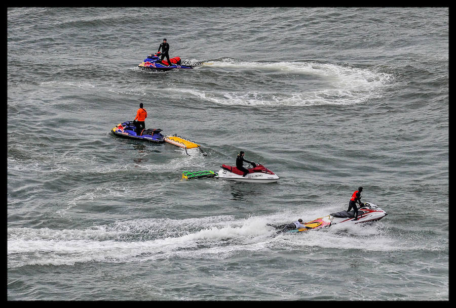 El estadounidense Nic Lamb ha sido el ganador de la duodécima edición del XII Punta Galea Challenge, campeonato internacional de surf sobre olas grandes disputado este sábado en aguas del Abra de Getxo, que ha contado con la participación de 24 surfistas y olas de hasta seis metros de altura.