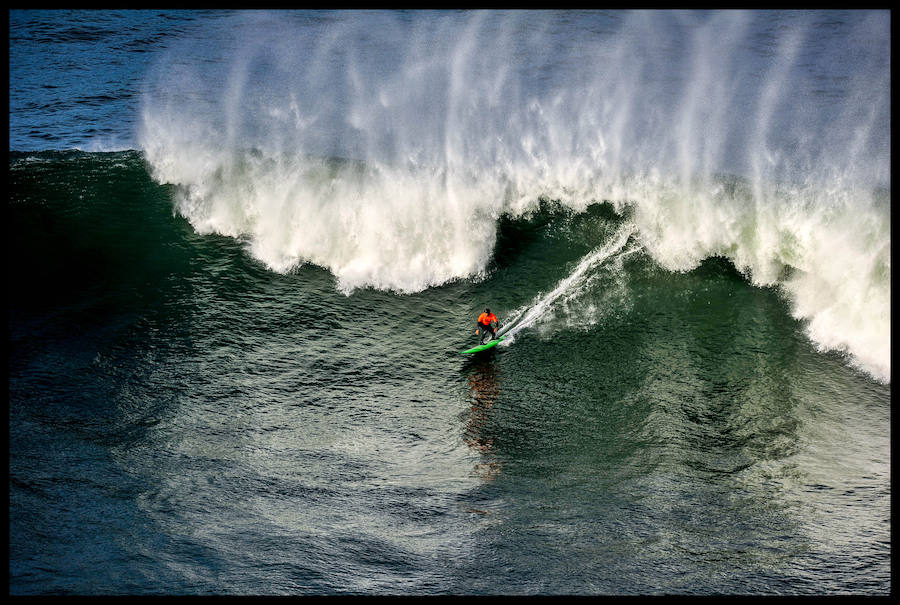 El estadounidense Nic Lamb ha sido el ganador de la duodécima edición del XII Punta Galea Challenge, campeonato internacional de surf sobre olas grandes disputado este sábado en aguas del Abra de Getxo, que ha contado con la participación de 24 surfistas y olas de hasta seis metros de altura.