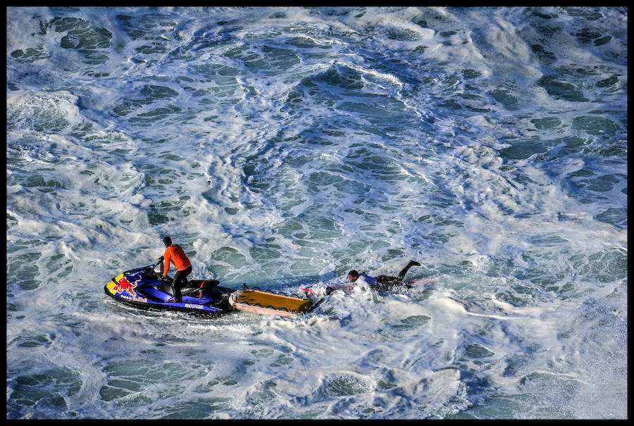 El estadounidense Nic Lamb ha sido el ganador de la duodécima edición del XII Punta Galea Challenge, campeonato internacional de surf sobre olas grandes disputado este sábado en aguas del Abra de Getxo, que ha contado con la participación de 24 surfistas y olas de hasta seis metros de altura.