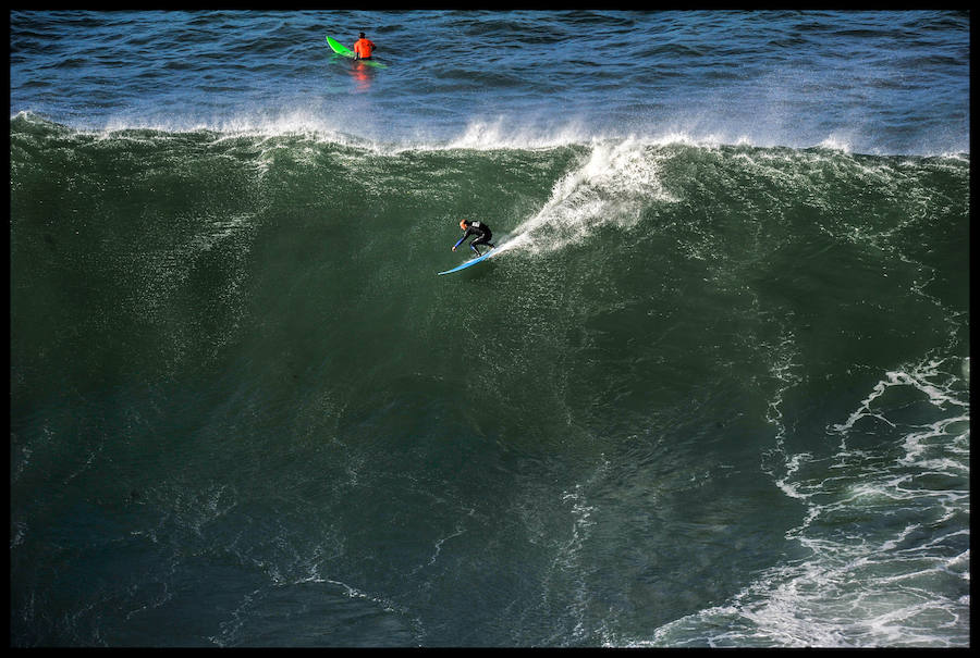 El estadounidense Nic Lamb ha sido el ganador de la duodécima edición del XII Punta Galea Challenge, campeonato internacional de surf sobre olas grandes disputado este sábado en aguas del Abra de Getxo, que ha contado con la participación de 24 surfistas y olas de hasta seis metros de altura.