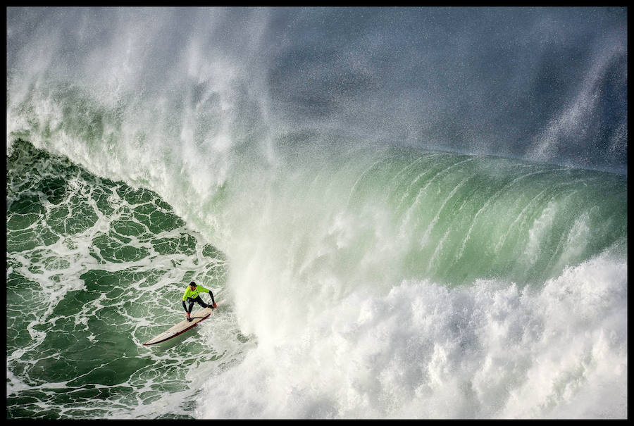El estadounidense Nic Lamb ha sido el ganador de la duodécima edición del XII Punta Galea Challenge, campeonato internacional de surf sobre olas grandes disputado este sábado en aguas del Abra de Getxo, que ha contado con la participación de 24 surfistas y olas de hasta seis metros de altura.