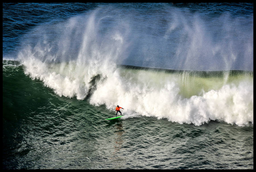 El estadounidense Nic Lamb ha sido el ganador de la duodécima edición del XII Punta Galea Challenge, campeonato internacional de surf sobre olas grandes disputado este sábado en aguas del Abra de Getxo, que ha contado con la participación de 24 surfistas y olas de hasta seis metros de altura.