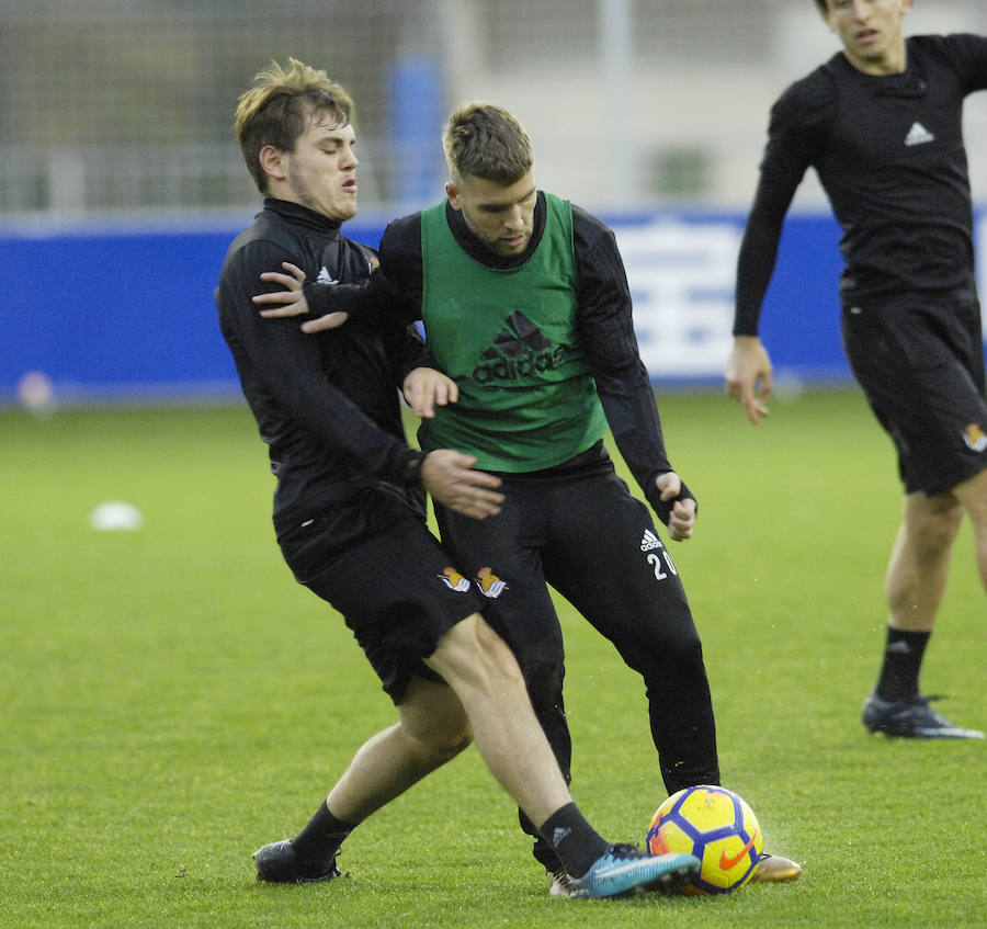 La plantilla de la Real Sociedad, se ha ejercitado este sábado por la tarde en Zubieta con las ausencias de Januzaj y De la Bella.