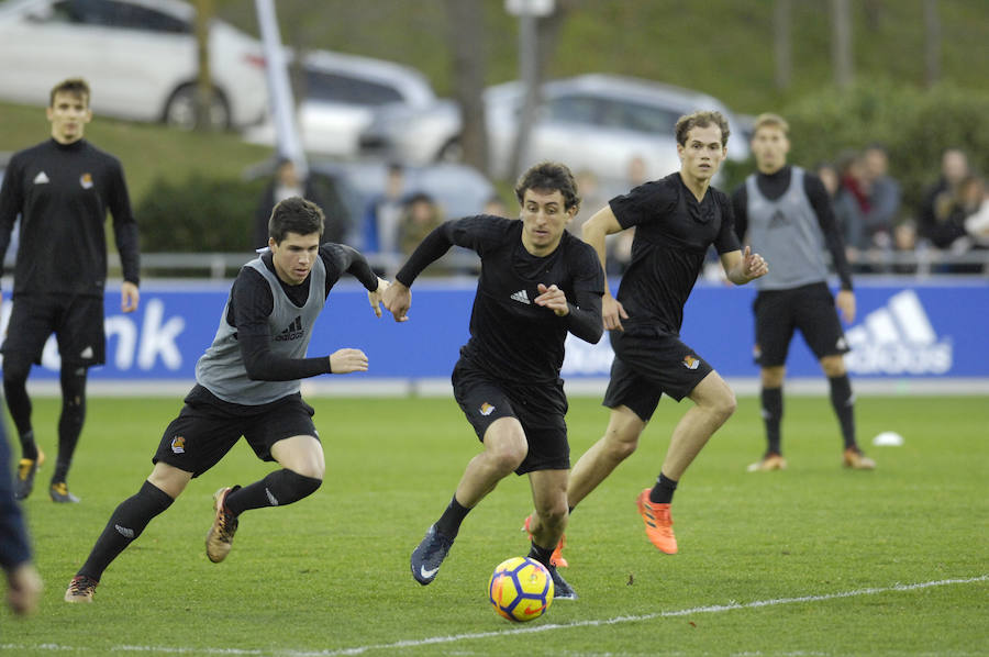 La plantilla de la Real Sociedad, se ha ejercitado este sábado por la tarde en Zubieta con las ausencias de Januzaj y De la Bella.