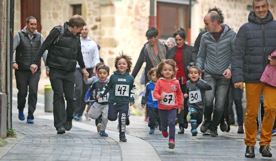 Los más pequeños se han sumado a esta sana tradición de terminar el año con una carrerita. 
