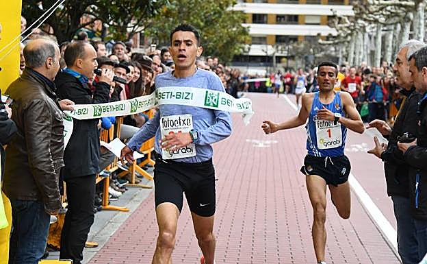 Hicham Sigueni y Kaoutar Boulaid llegan a la meta