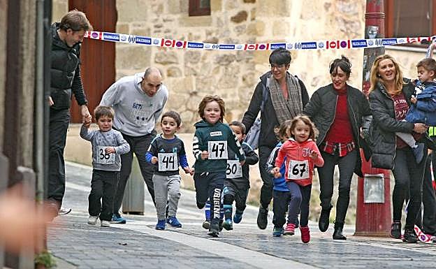 Los niños también disfrutan de la San Silvestre