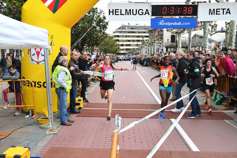 La San Silvestre de Beasain ha sido un año más un éxito tanto en participación como en l.a gente que ha seguido la prueba en directo animando a los corredores.