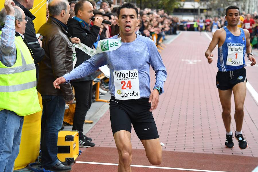 La San Silvestre de Beasain ha sido un año más un éxito tanto en participación como en l.a gente que ha seguido la prueba en directo animando a los corredores.