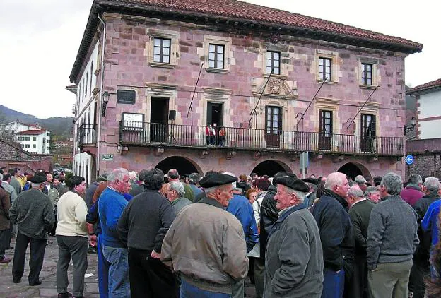 Ayuntamiento de Baztan, en Elizondo.