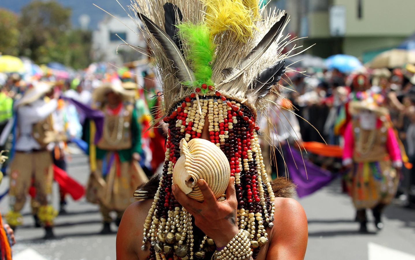 El Carnaval de Negros y Blancos inunda de color, alegría y bailes las calles de la localidad colombiana de Pasto