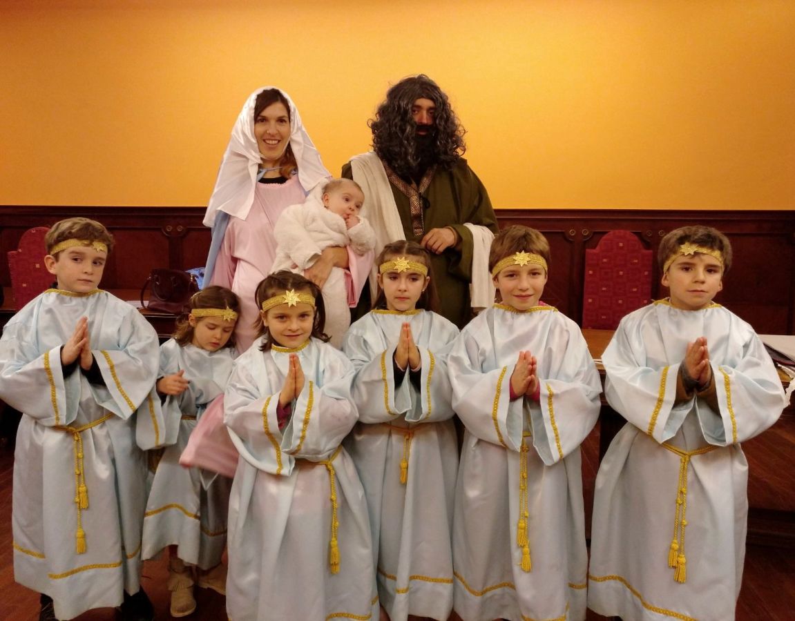 Melchor, Gaspar y Baltasar han repartido ilusión en su visita a Pasaia