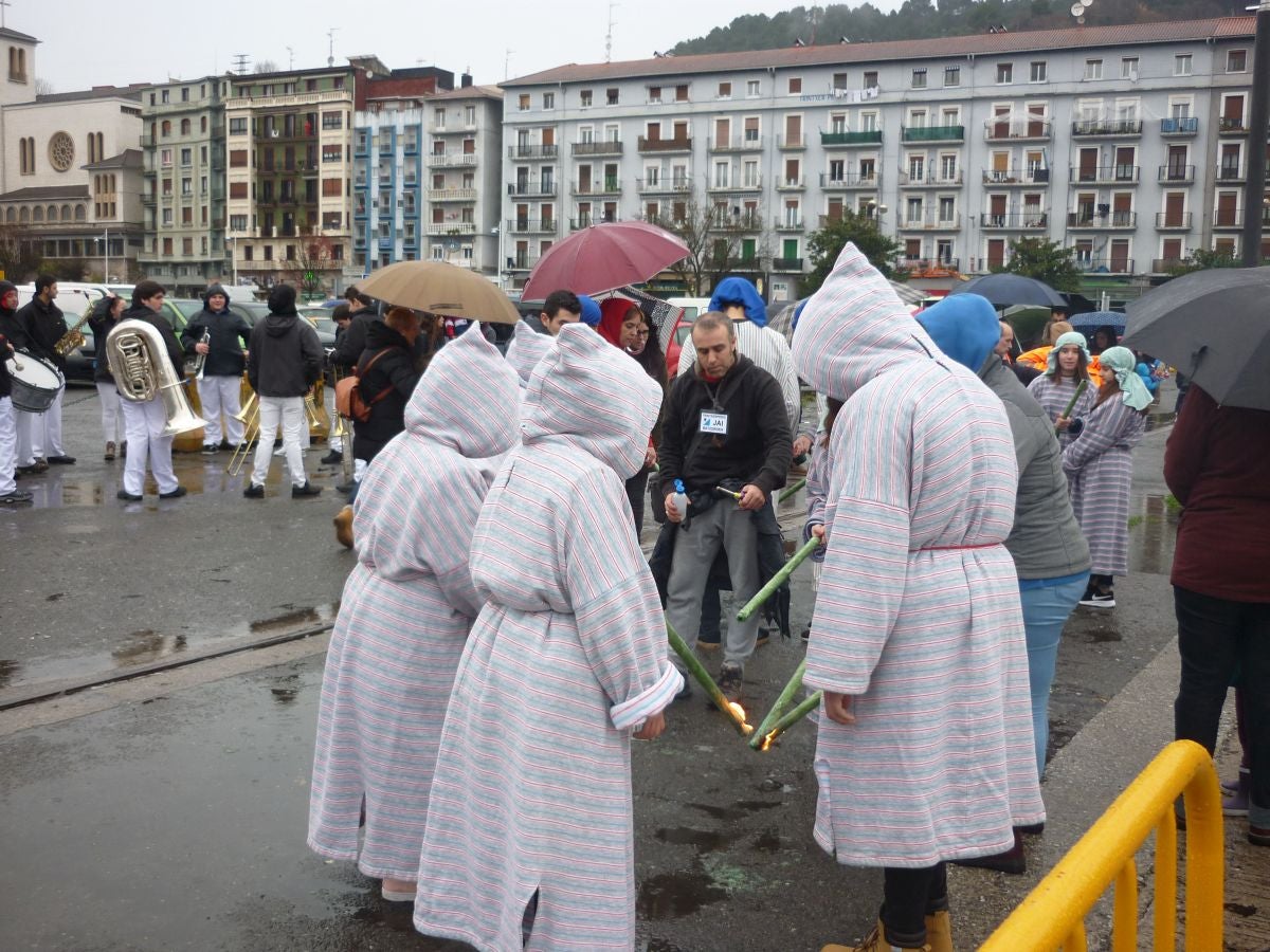 Melchor, Gaspar y Baltasar han repartido ilusión en su visita a Pasaia