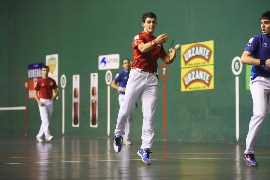 Altuna y Martija consolidan su liderato en el Campeonato de Parejas con una sufrida victoria por 22-19 ante Irribarria y Merino II cosechada este viernes en un Beotibar de Tolosa lleno.