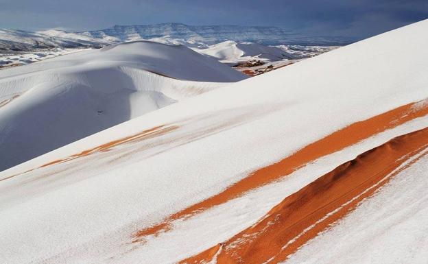 El desierto también se cubre de blanco por la nieve