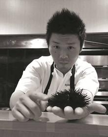 Imagen secundaria 2 - Alexandre Silva es el cocinero del momento en Lisboa..Moti Timan, el israelí que hace alta cocina en la barra. Zaiyu Hasegawa encabeza la delegación de Japón.