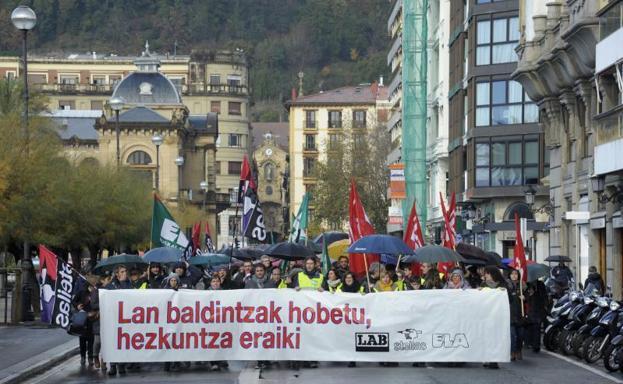 Manifestación en San Sebastián de profesores de la enseñanza pública. 