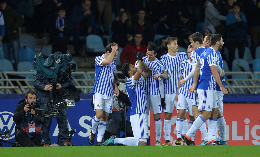 Las mejores imágenes del encuentro entre la Real Sociedad y el F.C. Barcelona en el estadio de Anoeta