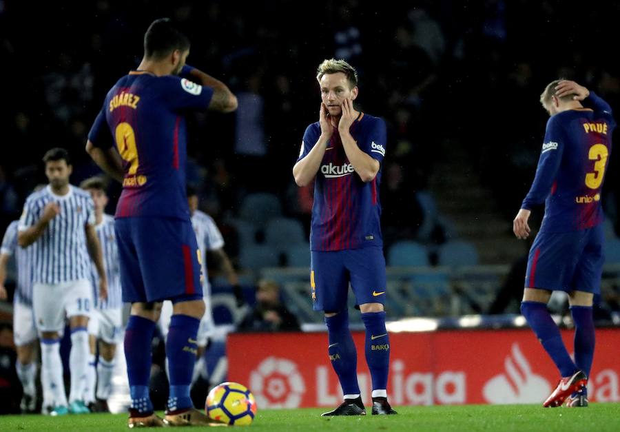 Las mejores imágenes del encuentro entre la Real Sociedad y el F.C. Barcelona en el estadio de Anoeta