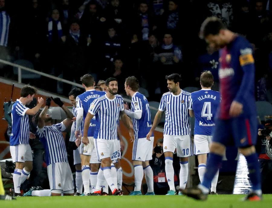 Las mejores imágenes del encuentro entre la Real Sociedad y el F.C. Barcelona en el estadio de Anoeta