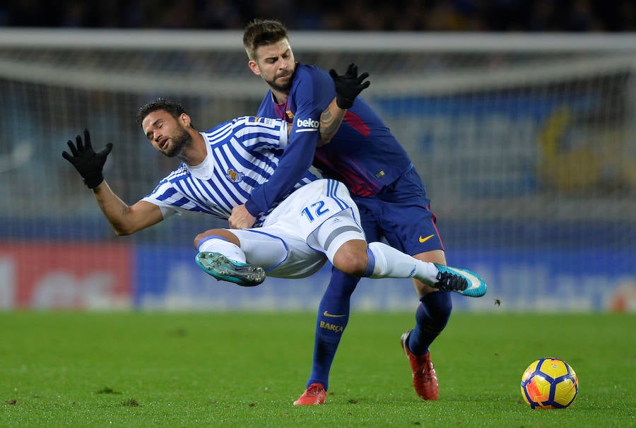 Las mejores imágenes del encuentro entre la Real Sociedad y el F.C. Barcelona en el estadio de Anoeta