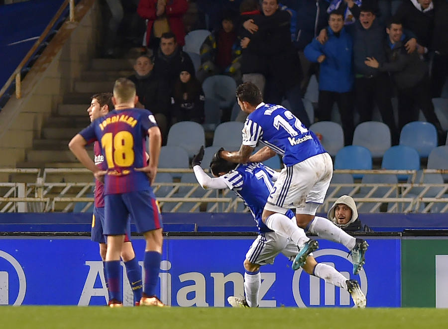 Las mejores imágenes del encuentro entre la Real Sociedad y el F.C. Barcelona en el estadio de Anoeta