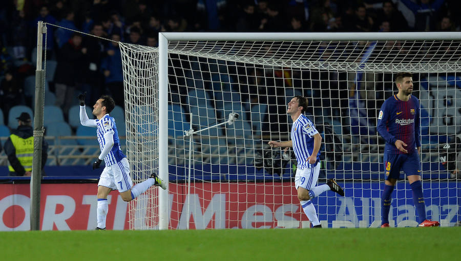 Las mejores imágenes del encuentro entre la Real Sociedad y el F.C. Barcelona en el estadio de Anoeta