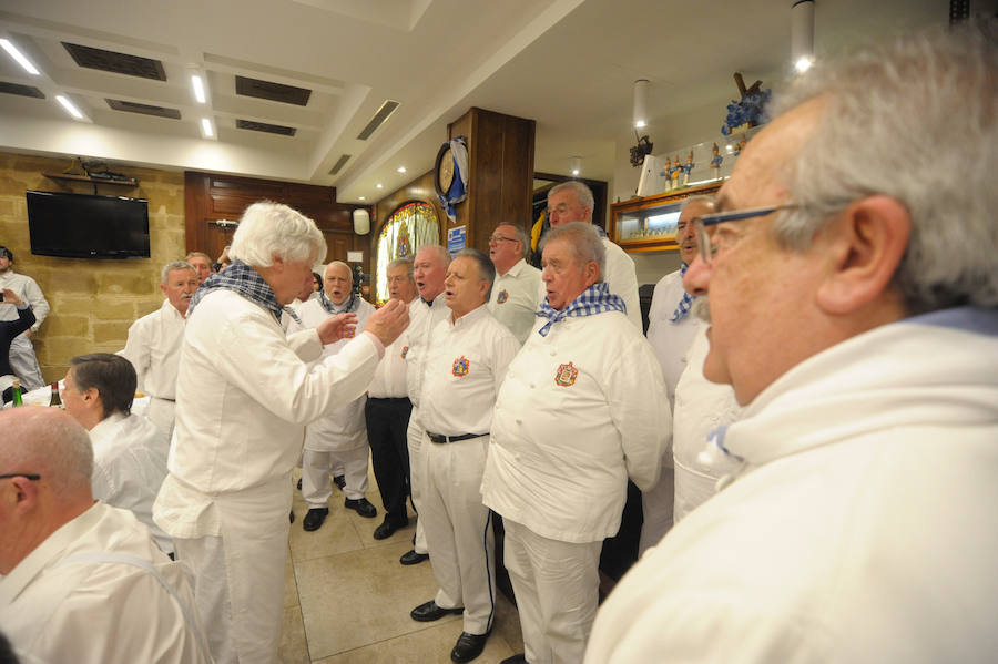 Un año más las sociedades de San Sebastián se han llenado de buen ambiente y mejor gastronomía en la víspera de su día grande y con un gran protagonista, Richard Oribe, Tambor de Oro 2018.