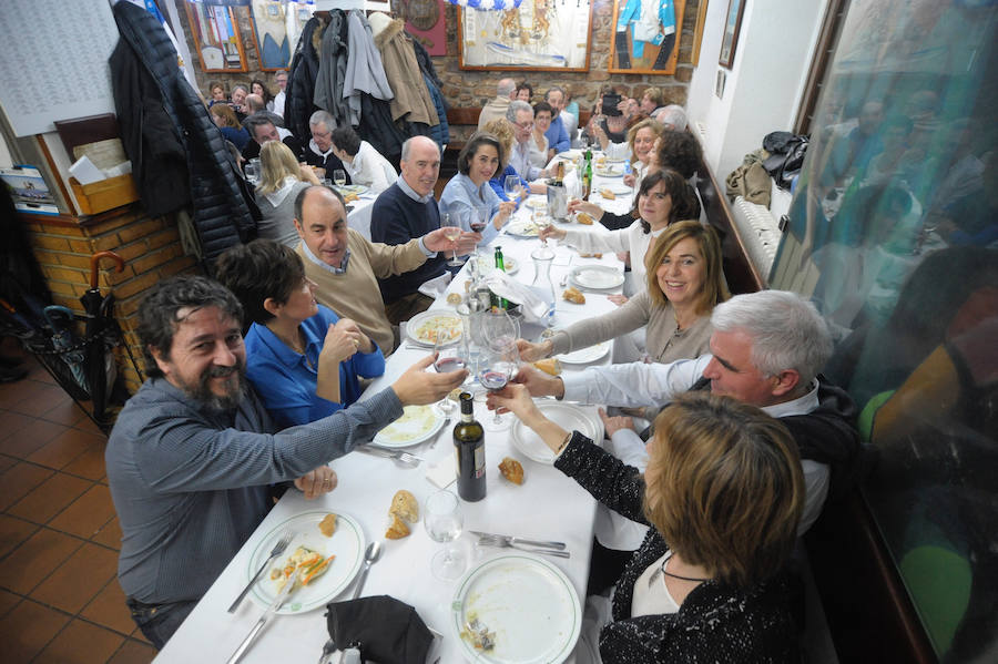 Un año más las sociedades de San Sebastián se han llenado de buen ambiente y mejor gastronomía en la víspera de su día grande y con un gran protagonista, Richard Oribe, Tambor de Oro 2018.