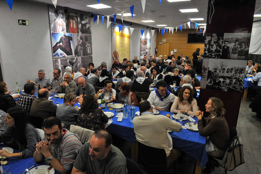 Un año más las sociedades de San Sebastián se han llenado de buen ambiente y mejor gastronomía en la víspera de su día grande y con un gran protagonista, Richard Oribe, Tambor de Oro 2018.