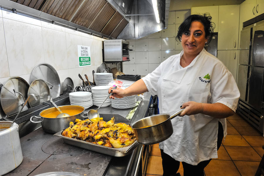 Un año más las sociedades de San Sebastián se han llenado de buen ambiente y mejor gastronomía en la víspera de su día grande y con un gran protagonista, Richard Oribe, Tambor de Oro 2018.