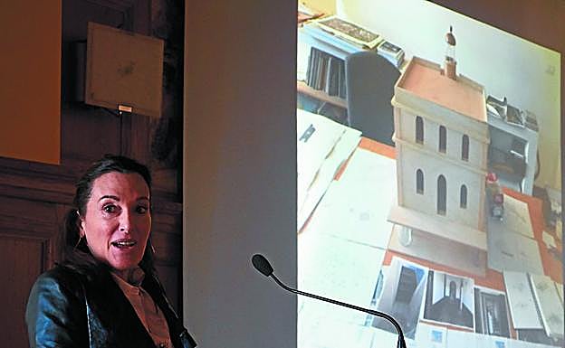 Cristina Iglesias durante la conferencia que ofreció ayer en el Palacio Miramar de Donostia