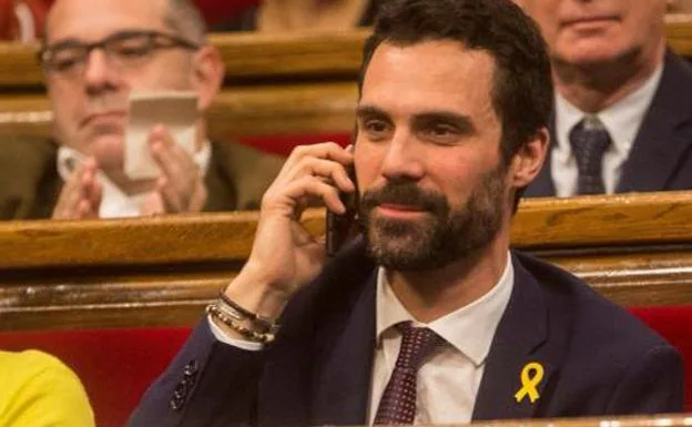 Primera reunión de la Mesa del Parlament, con Roger Torrent a la cabeza, ayer en la Cámara catalana. 