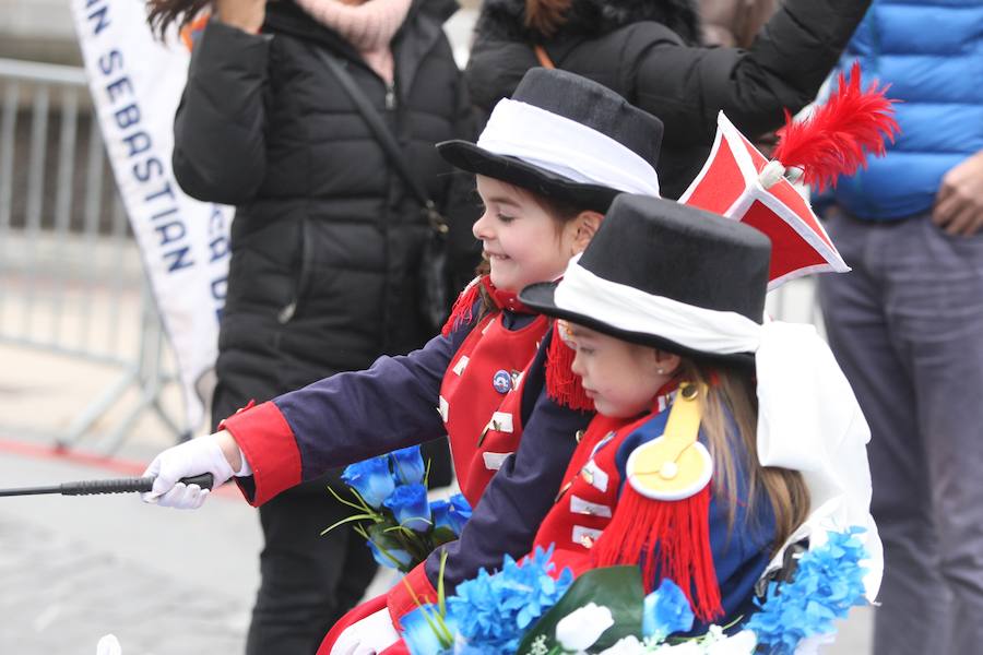 Casi 5.000 niños han desfilado por el centro de San Sebastián al son de la música de Sarriegui