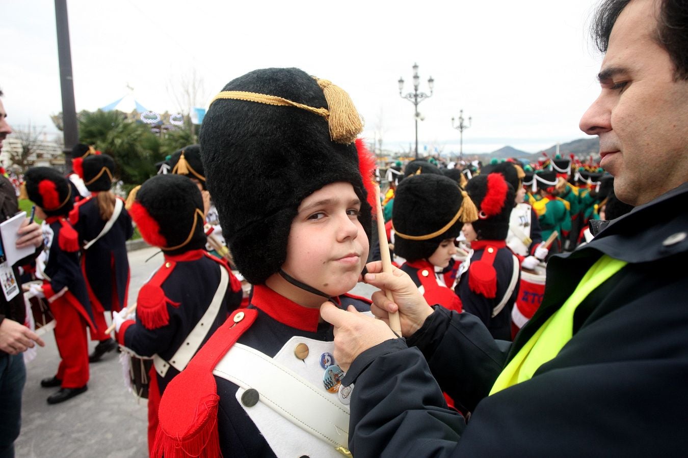 Casi 5.000 niños han desfilado por el centro de San Sebastián al son de la música de Sarriegui