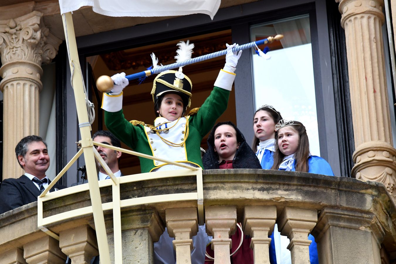 Casi 5.000 niños han desfilado por el centro de San Sebastián al son de la música de Sarriegui