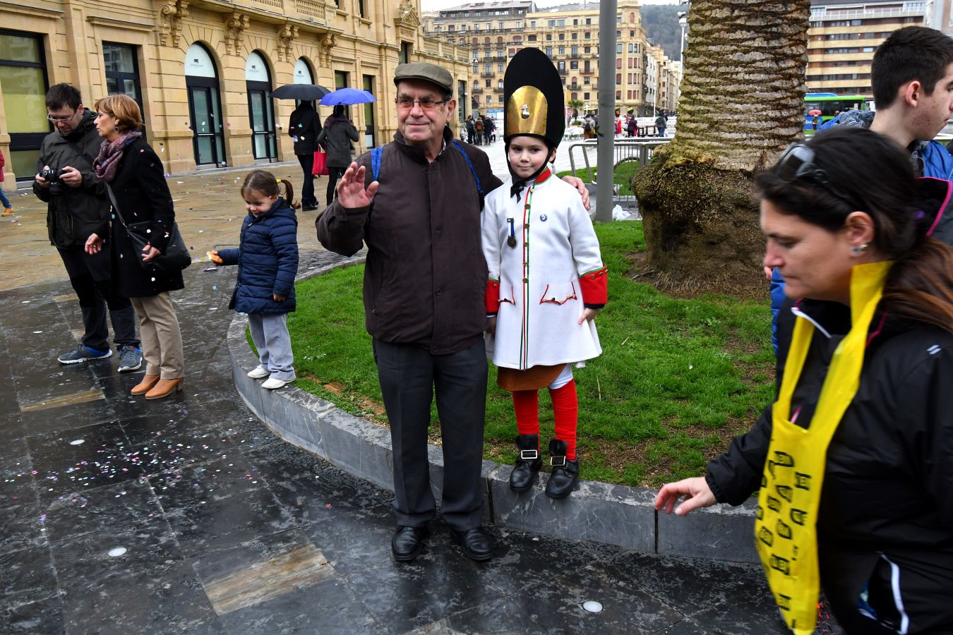 Casi 5.000 niños han desfilado por el centro de San Sebastián al son de la música de Sarriegui
