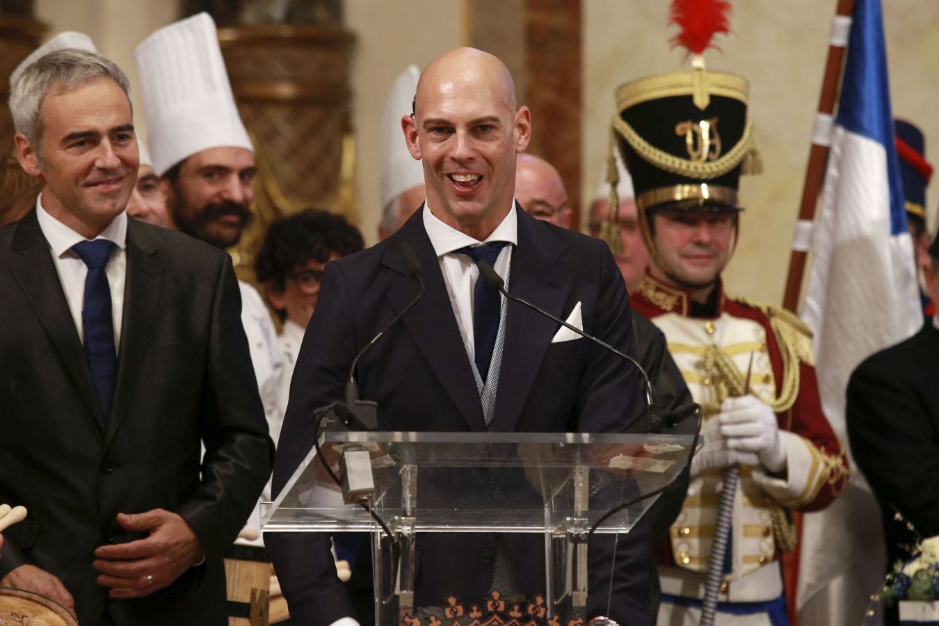 El deportista paralímpico ve cumplido su sueño de hacerse con el máximo galardón de la ciudad en una ceremonia llena de emoción
