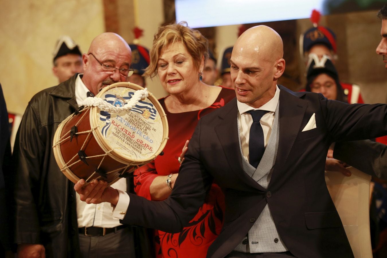 El deportista paralímpico ve cumplido su sueño de hacerse con el máximo galardón de la ciudad en una ceremonia llena de emoción