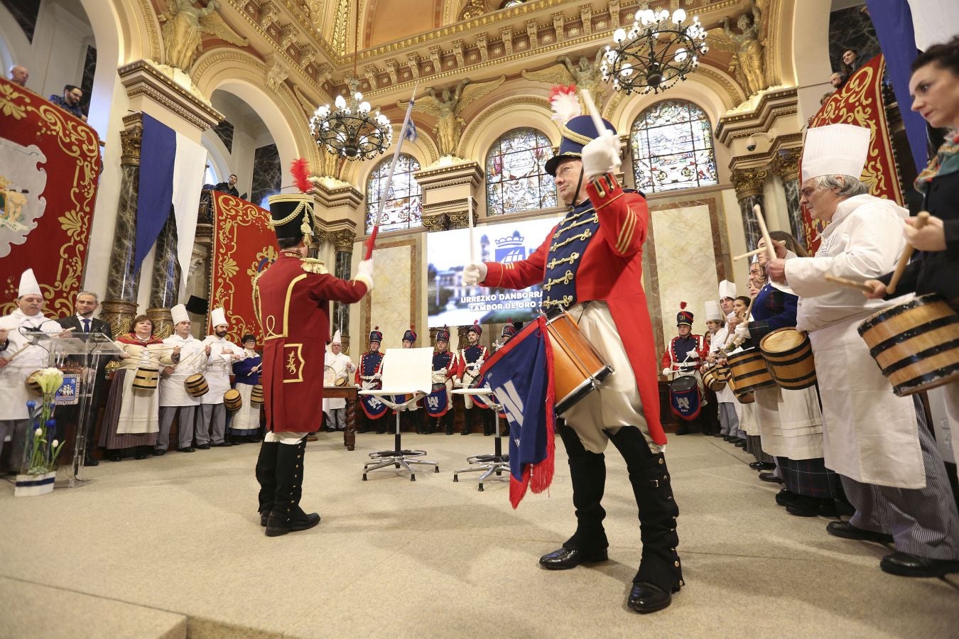 El deportista paralímpico ve cumplido su sueño de hacerse con el máximo galardón de la ciudad en una ceremonia llena de emoción