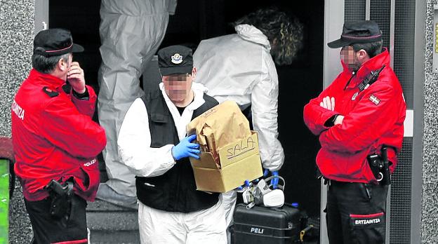Buscan entre delincuentes habituales a los autores del crimen de Otxarkoaga
