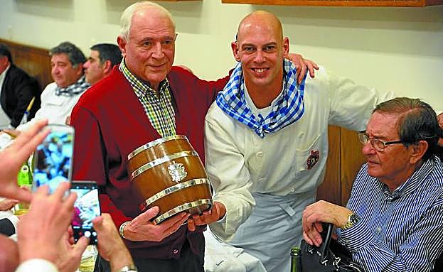 Premio a una vida volcada al arte de la gran fiesta