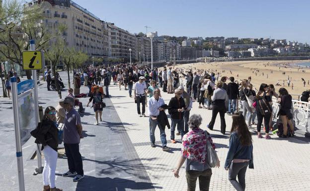 El Ayuntamiento señala que la evolución del turismo donostiarra es «moderada y sostenible»