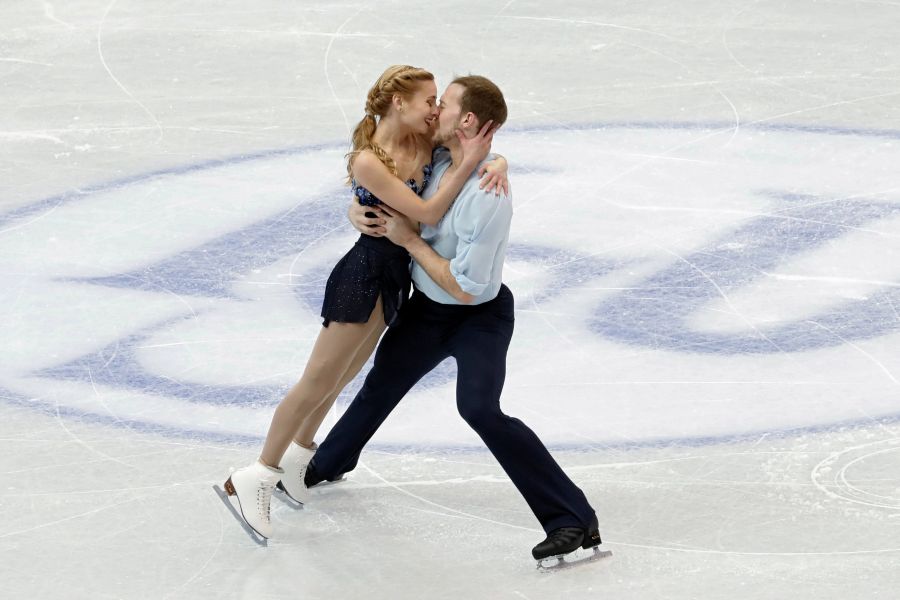 Decenas de patinadores participan en Taipei en el Campeonato de Patinaje Artístico Four Continents donde coinciden varios medallistas olímpicos. 